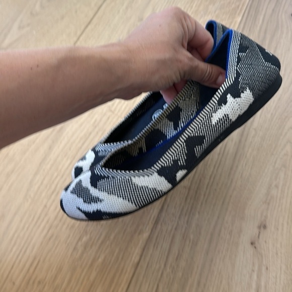 Rothys 7 women’s flats The Round Toe Camo Print Black & White - Picture 5 of 7